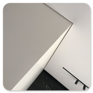 Тканевый натяжной потолок с теневым зазором