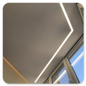 Тканевый натяжной потолок со встроенной световой линией на лоджии