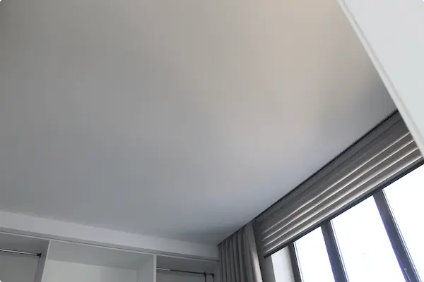 Классический натяжной потолок