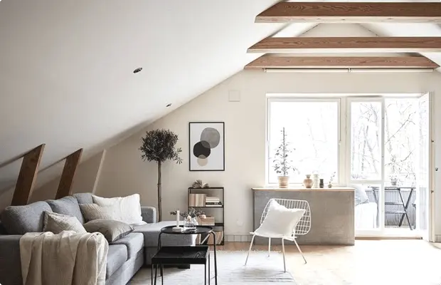 Мансардный натяжной потолок