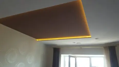 Монтаж цветного тканевого потолка CLIPSO