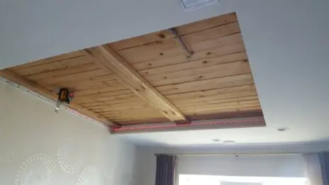 Монтаж цветного тканевого потолка CLIPSO