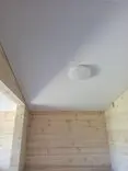 Натяжные потолки в мансарде скошенные