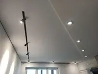 Двухуровневый потолок зал